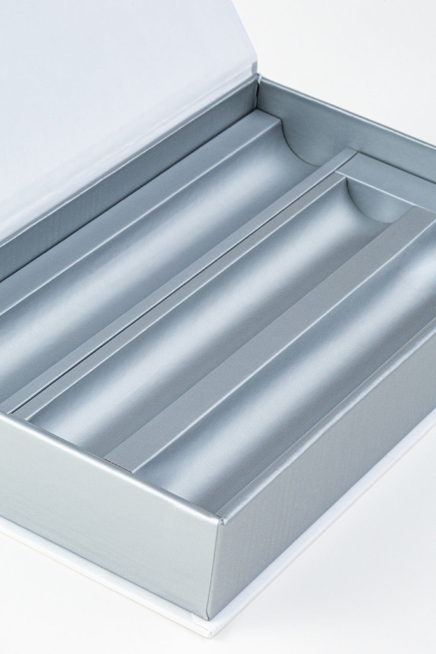 Silver Paper Cigar Box with Magnetic Closure